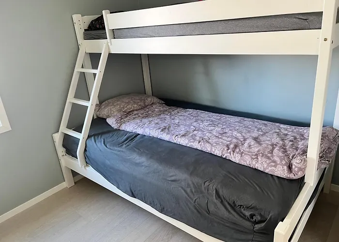 아파트 Modern With Carport Near And Airport *